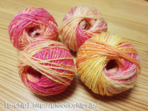 オレンジピンクのポルワスを紡いだもの