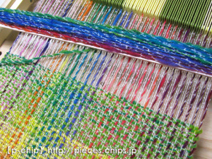 手紡ぎ糸を織る