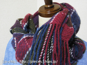 手織りのカラフルマフラー