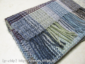 手織りのチェックマフラー