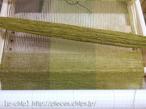 ヤクの糸で織るマフラー