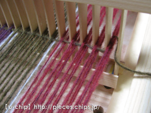 端でヨコ糸がヨレる