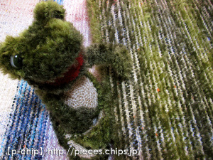 残り糸で敷物を織る