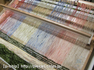 残り糸で敷物を織る