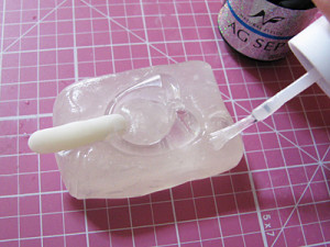 型の断面にAGセップを塗る