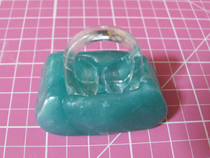 リングのリボンパーツ部分の型を取る