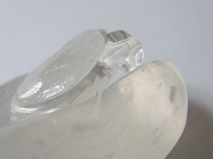 リングの穴の部分におゆまるを詰めて盛り上げる