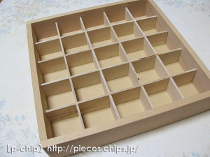 積み木の箱に仕切り板を設置してみたところ